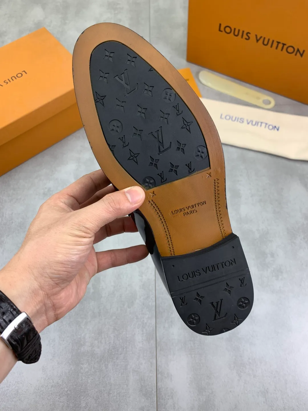Men's shoes 💰P460💰[New model] Water-dyed cow lining 🆘 LV Louis Vuitton business leather shoes, made of original imported Italian 🇮🇹 calfskin, full cowhide lining, carefully handmade by professional shoemakers, the original version is specially designed for wear-resistant outsole. Standard code: 39-45 5️⃣color🉑️select